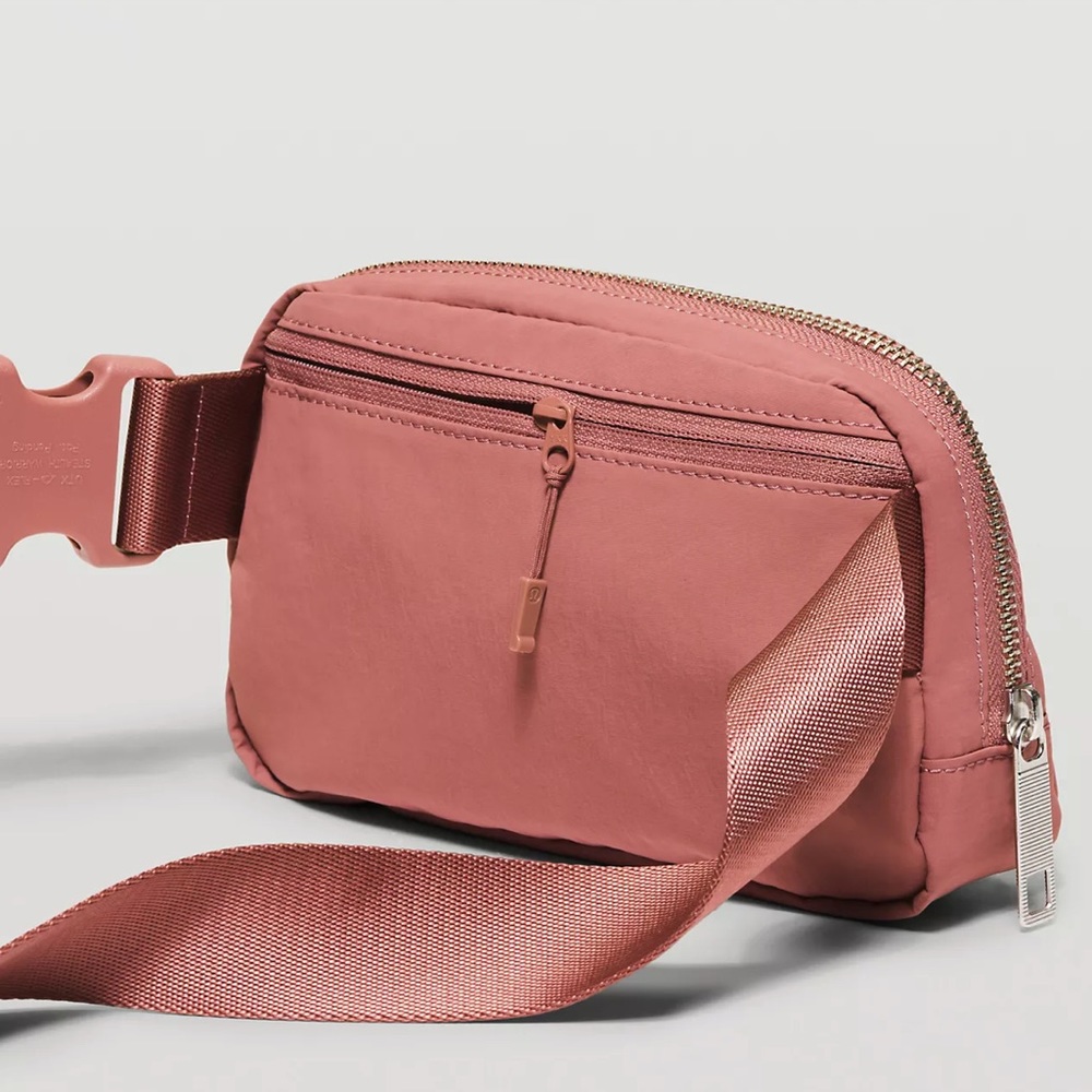 NWT Everywhere Belt Bag - Picture 2 of 11